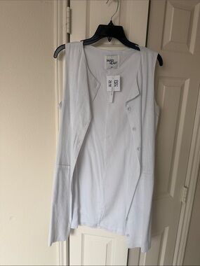Women's White Sleeveless Button-Front Vest